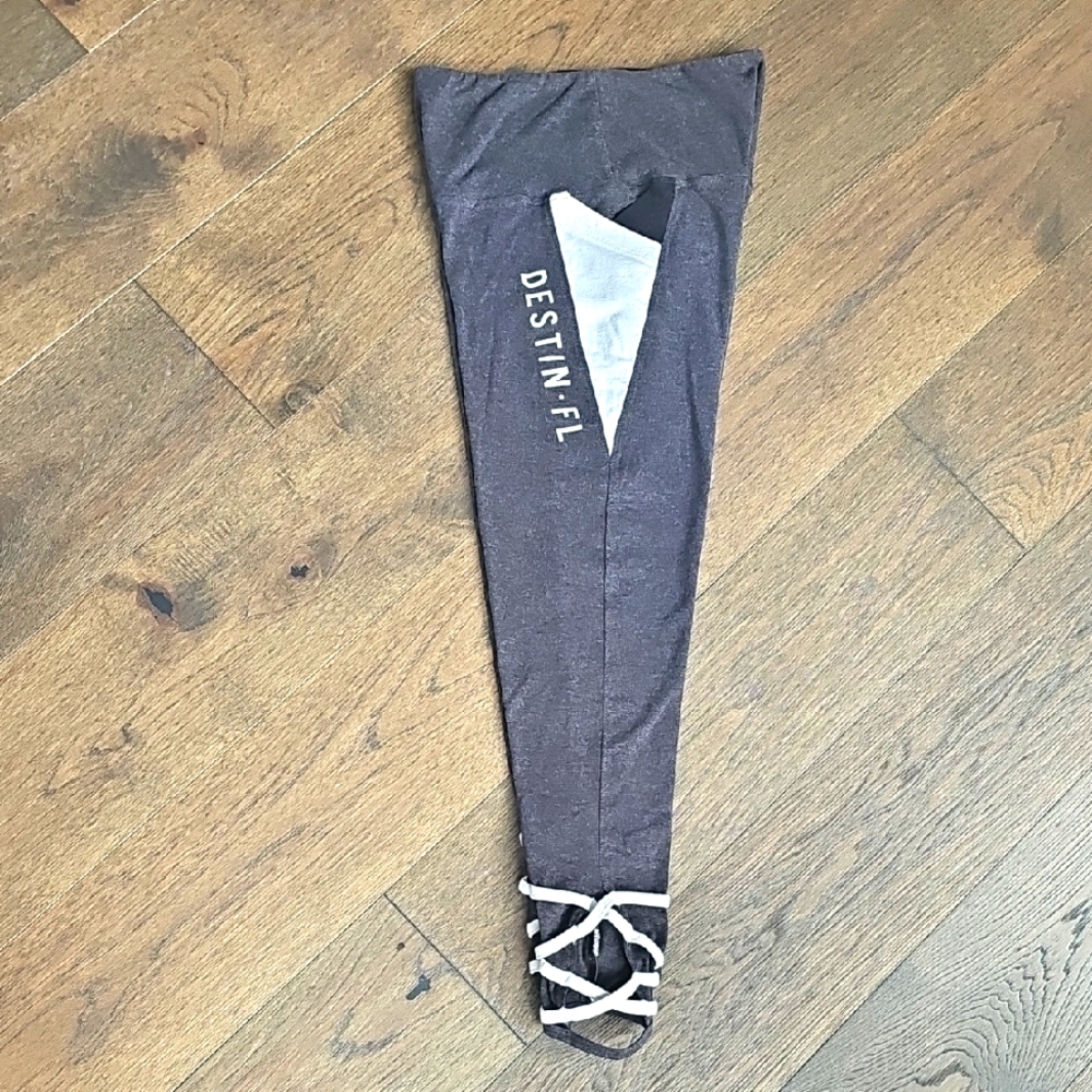 DESTIN, FL. LEGGINGS 7/8 SIZE SMALL